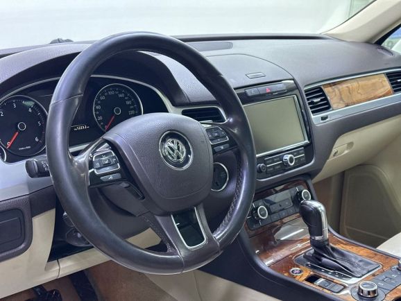 Volkswagen Touareg, 3.0 л, АТ, 2010 фото 18