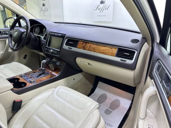Volkswagen Touareg, 3.0 л, АТ, 2010 фото 25