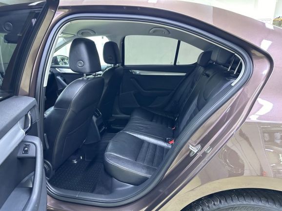 Skoda Octavia Style, 1.8 л, Робот, 2013 фото 1