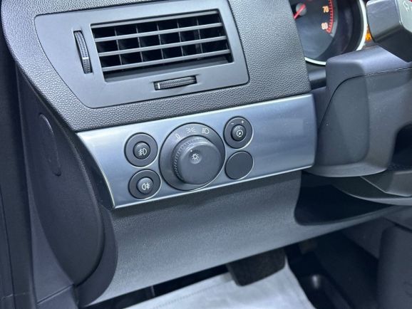 Opel Astra, 1.8 л, АТ, 2010 фото 12