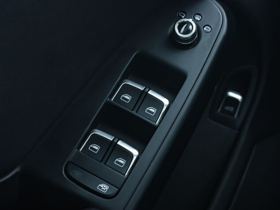 Audi A4, 1.8 л, Вариатор, 2014 фото 9