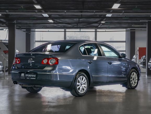 Volkswagen Passat Highline, 1.8 л, Робот, 2010 фото 6
