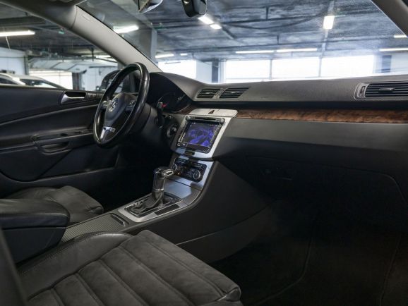 Volkswagen Passat Highline, 1.8 л, Робот, 2010 фото 2
