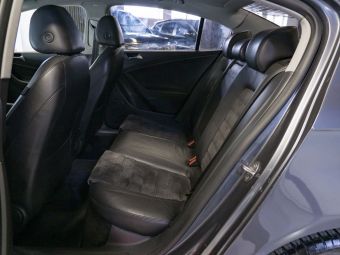 Volkswagen Passat Highline, 1.8 л, РКПП, 2010 фото 1
