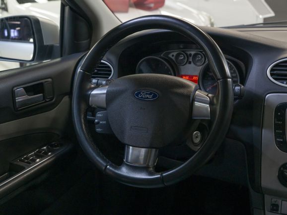 Ford Focus Titanium, 2.0 л, АТ, 2011 фото 12