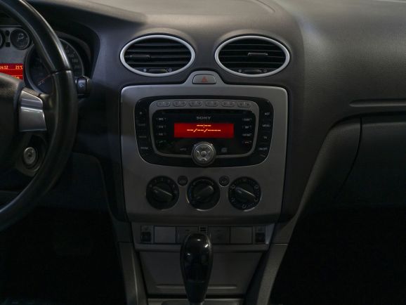 Ford Focus Titanium, 2.0 л, АТ, 2011 фото 14