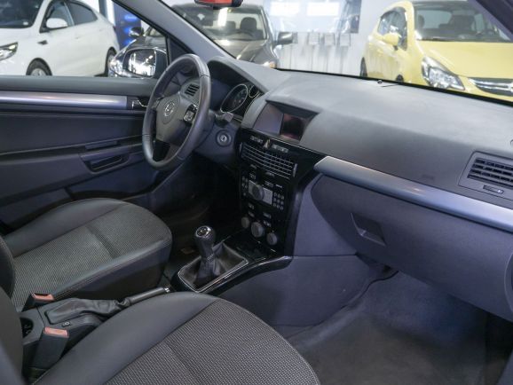 Opel Astra, 1.8 л, МТ, 2008 фото 2