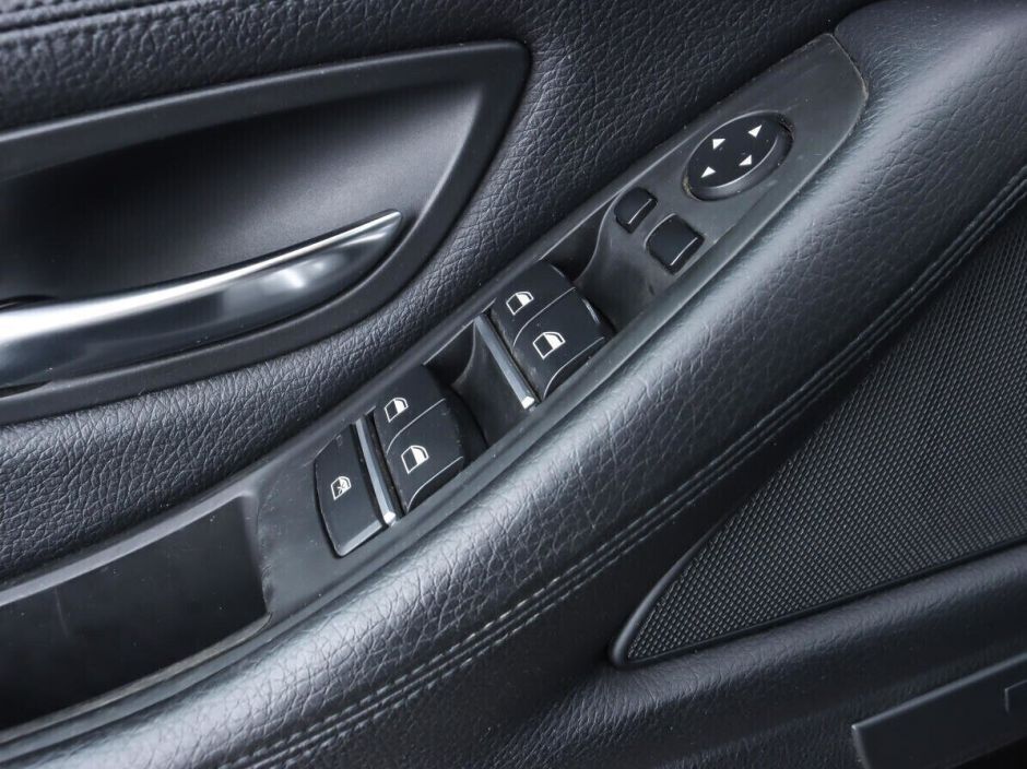 BMW 5 серии, 2.0 л, АТ, 2012 фото 9