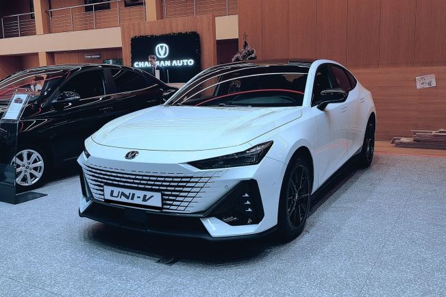 Changan UNI-V DLX, 1.5 л, Робот, 2024 фото 3