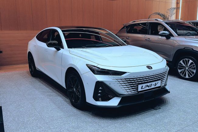 Changan UNI-V DLX, 1.5 л, Робот, 2024 фото 4