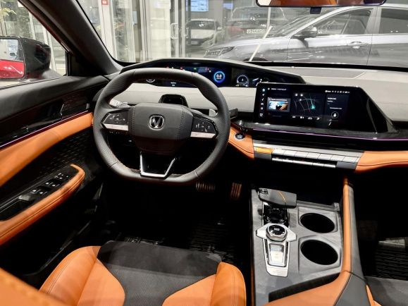 Changan UNI-V LX, 1.5 л, Робот, 2024 фото 9