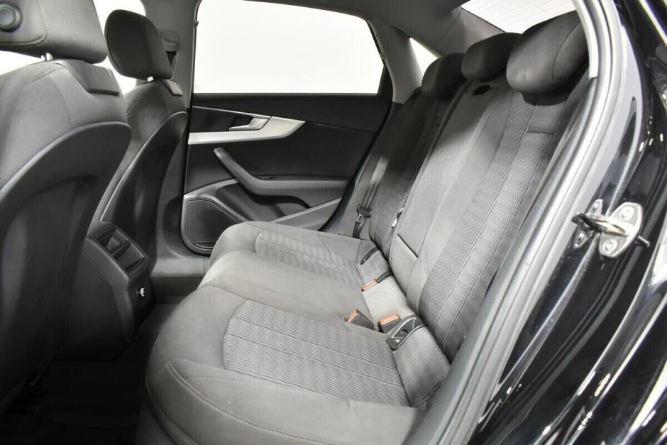 Audi A4, 2.0 л, Робот, 2016 фото 1