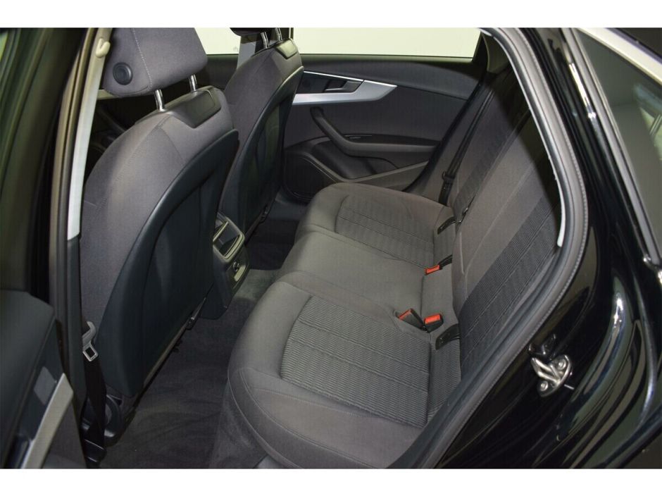 Audi A4, 2.0 л, Робот, 2016 фото 2