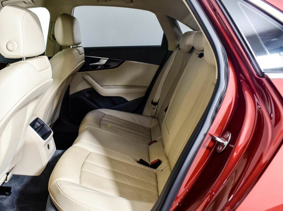 Audi A4, 2.0 л, Робот, 2016 фото 1