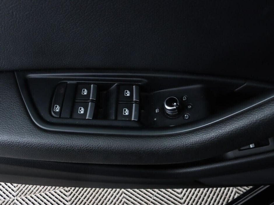 Audi A4, 1.4 л, Робот, 2015 фото 9