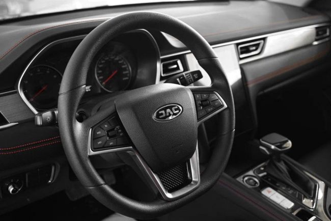 JAC J7 Luxury, 1.5 л, Вариатор, 2024 фото 8
