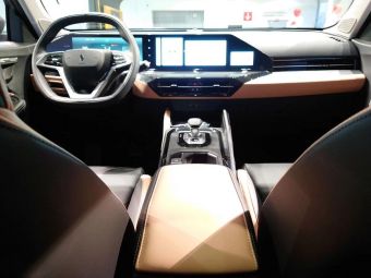 Livan X6 Pro Premium, 1.5 л, Робот, 2024 фото 9