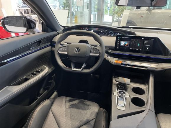 Changan UNI-V DLX, 1.5 л, Робот, 2024 фото 6