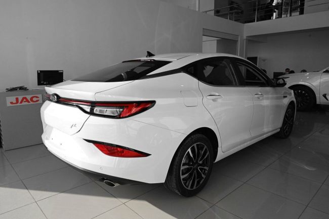 JAC J7 Luxury, 1.5 л, Вариатор, 2024 фото 6