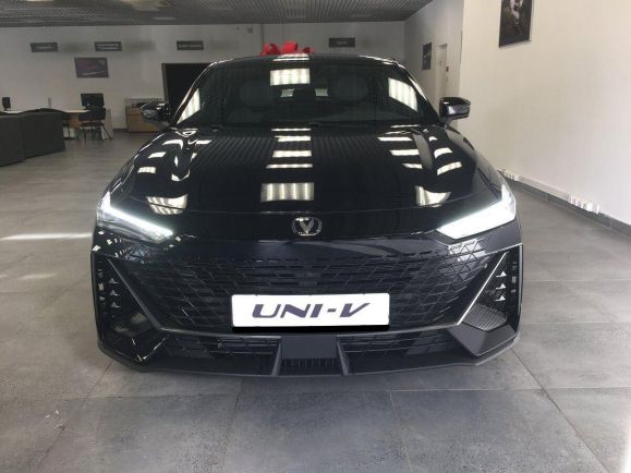 Changan UNI-V DLX, 1.5 л, Робот, 2024 фото 4