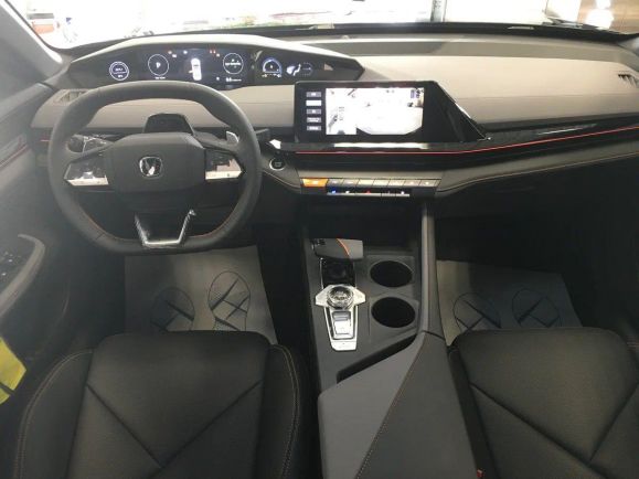 Changan UNI-V DLX, 1.5 л, Робот, 2024 фото 2