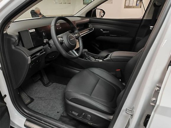 Hyundai Tucson Travel, 2.0 л, АТ, 2024 фото 2