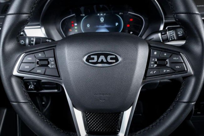 JAC J7 Luxury, 1.5 л, Вариатор, 2024 фото 9