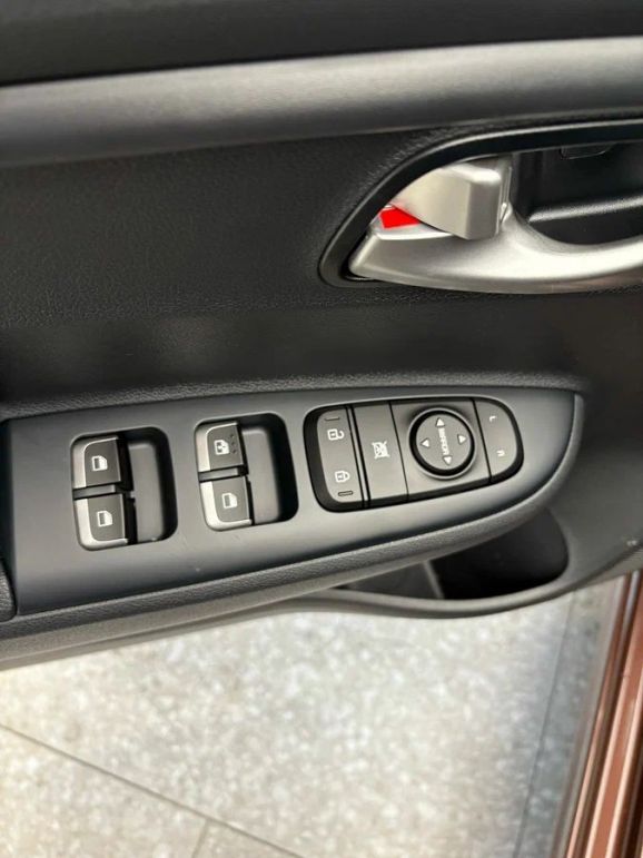 Solaris KRS Luxe AV, 1.6 л, АТ, 2024 фото 12