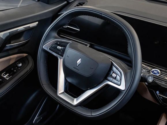 Livan X6 Pro Premium, 1.5 л, Робот, 2024 фото 12