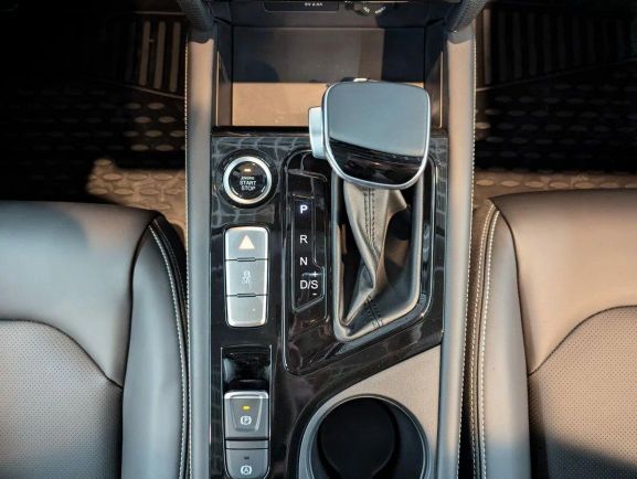 JAC J7 Luxury, 1.5 л, Вариатор, 2024 фото 2