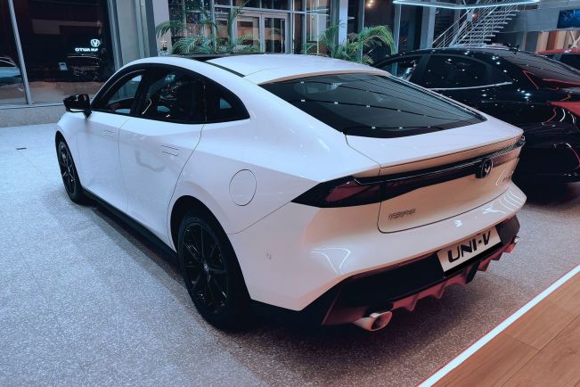 Changan UNI-V DLX, 1.5 л, Робот, 2024 фото 5