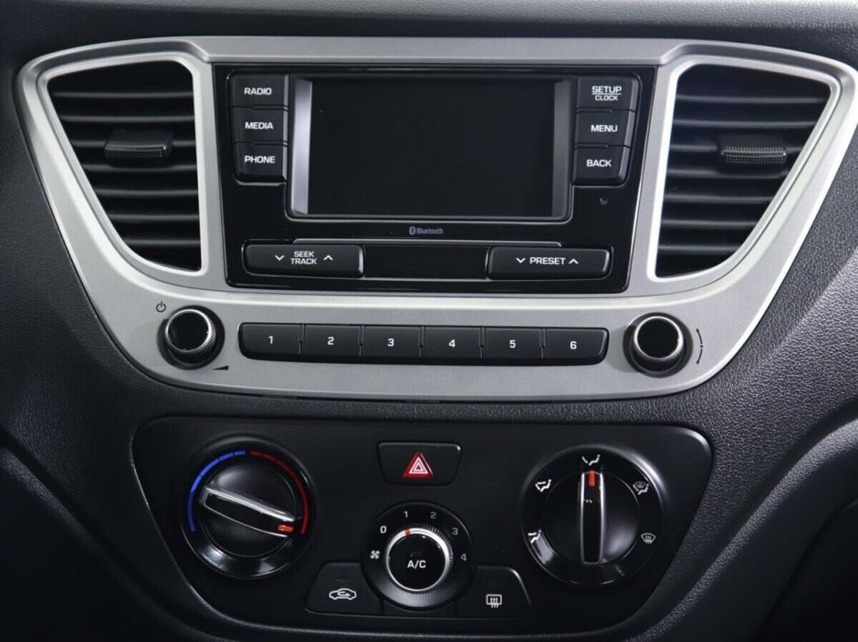 Hyundai Solaris, 1.6 л, АТ, 2021 фото 2