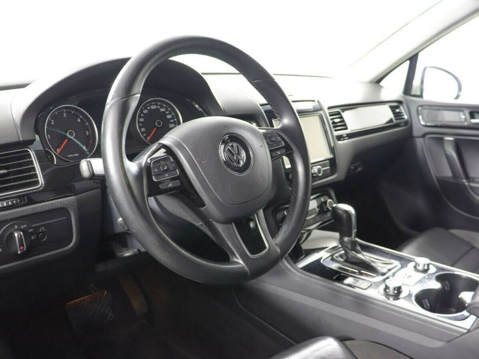 Volkswagen Touareg, 3.0 л, АТ, 2011 фото 8