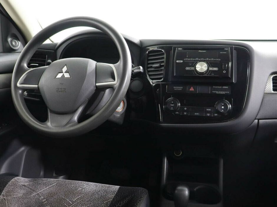 Mitsubishi Outlander, 2.0 л, Вариатор, 2014 фото 1