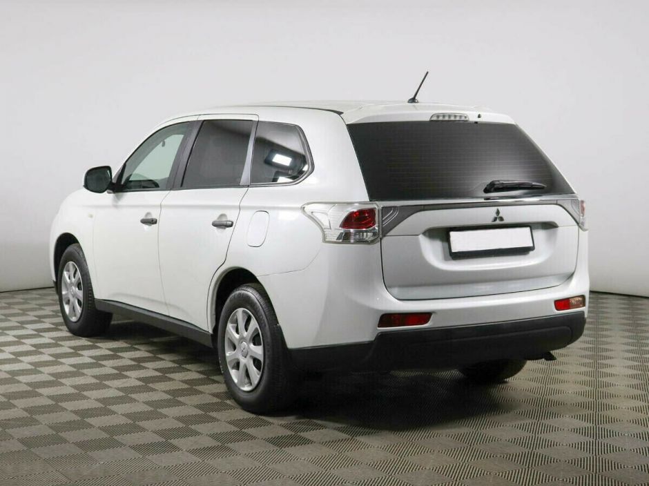 Mitsubishi Outlander, 2.0 л, Вариатор, 2015 фото 5