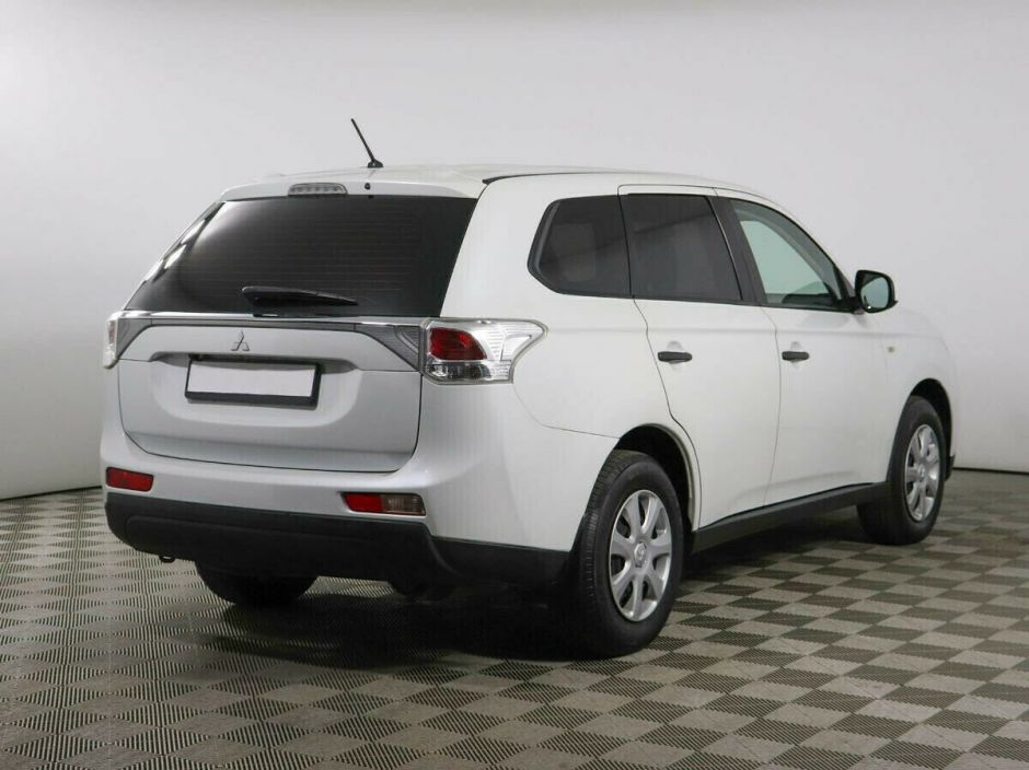 Mitsubishi Outlander, 2.0 л, Вариатор, 2015 фото 6