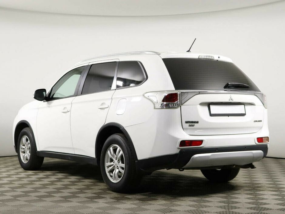 Mitsubishi Outlander, 2.0 л, Вариатор, 2015 фото 5