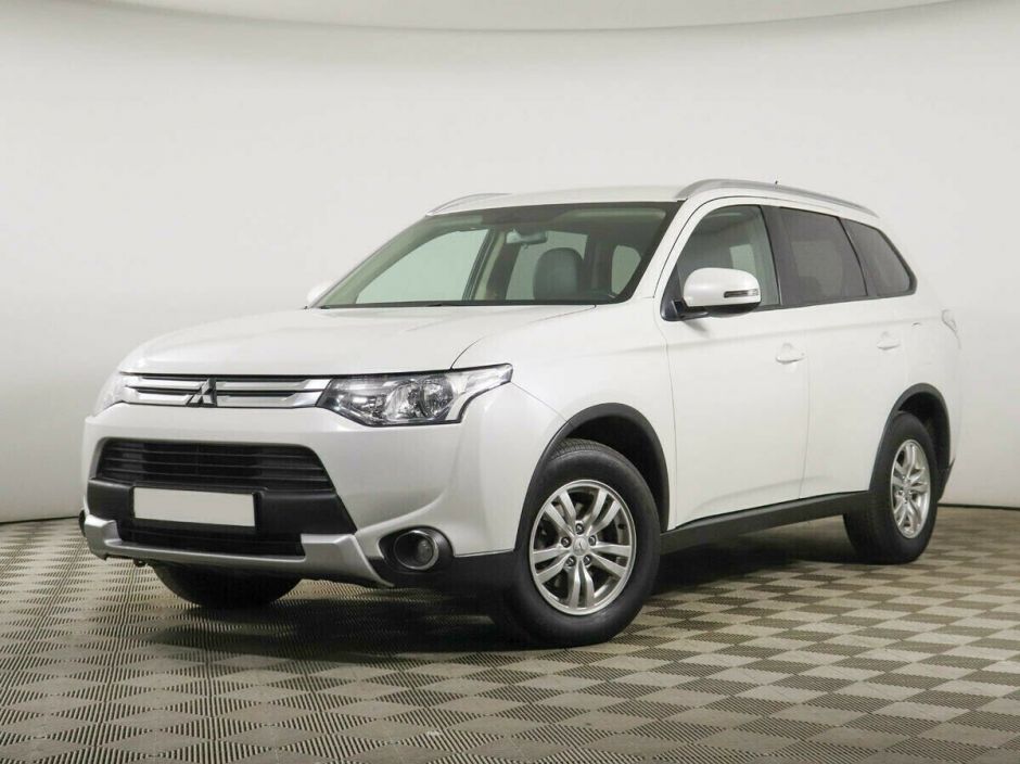 Mitsubishi Outlander, 2.4 л, Вариатор, 2014 фото 3