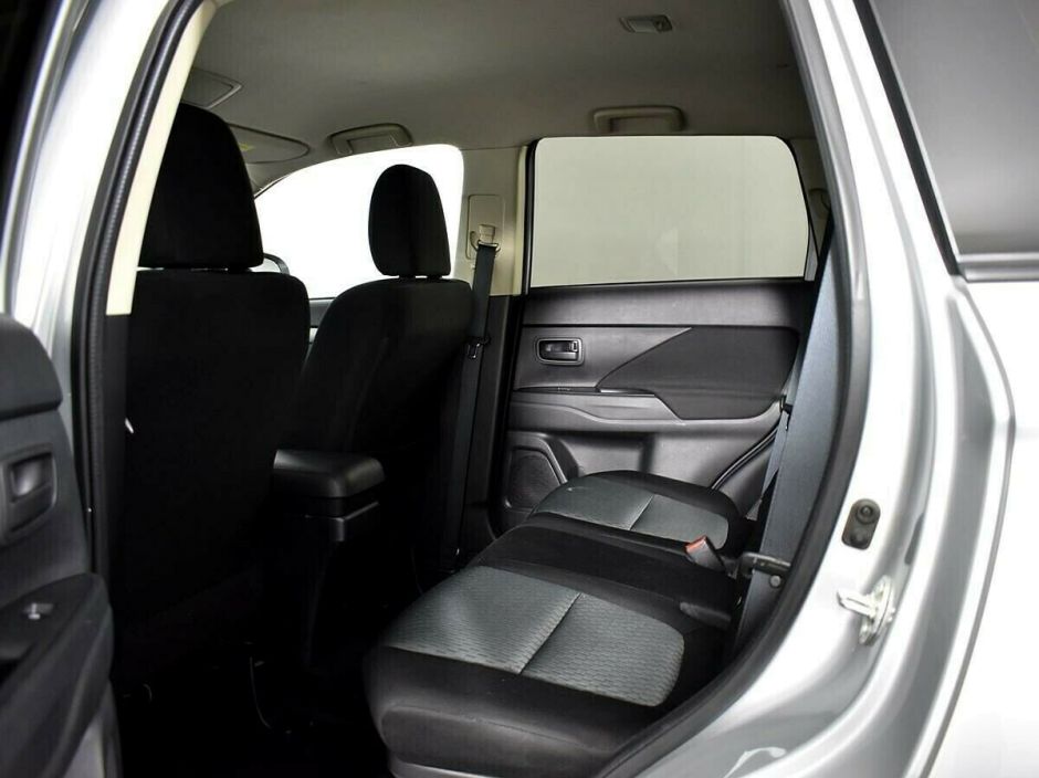 Mitsubishi Outlander, 2.0 л, Вариатор, 2015 фото 1