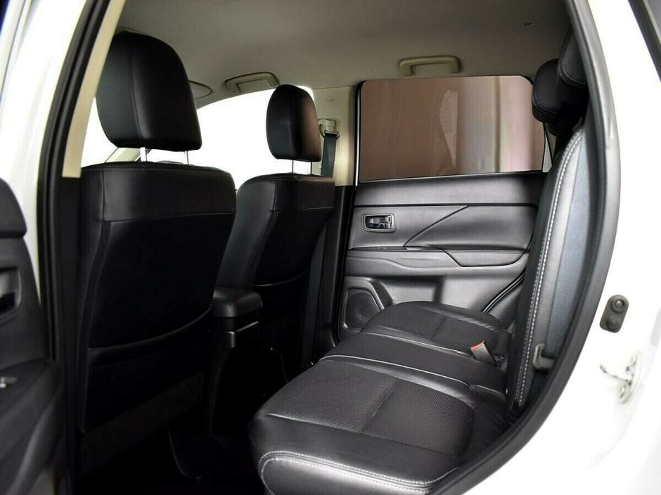 Mitsubishi Outlander, 2.4 л, Вариатор, 2018 фото 2