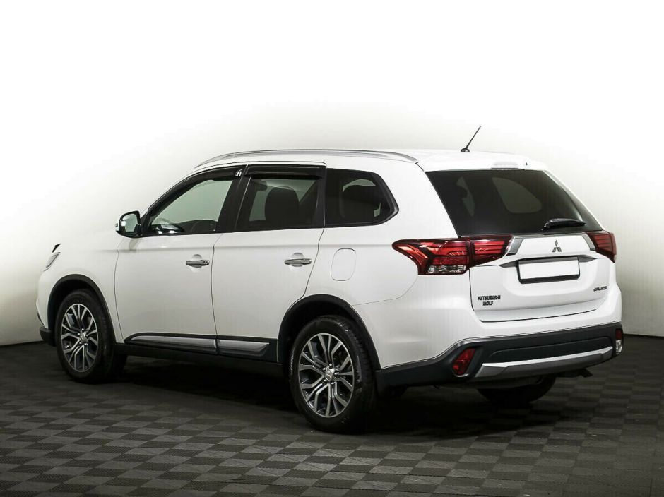 Mitsubishi Outlander, 2.4 л, Вариатор, 2018 фото 6