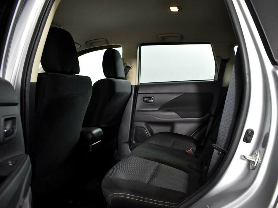 Mitsubishi Outlander, 2.0 л, Вариатор, 2018 фото 2
