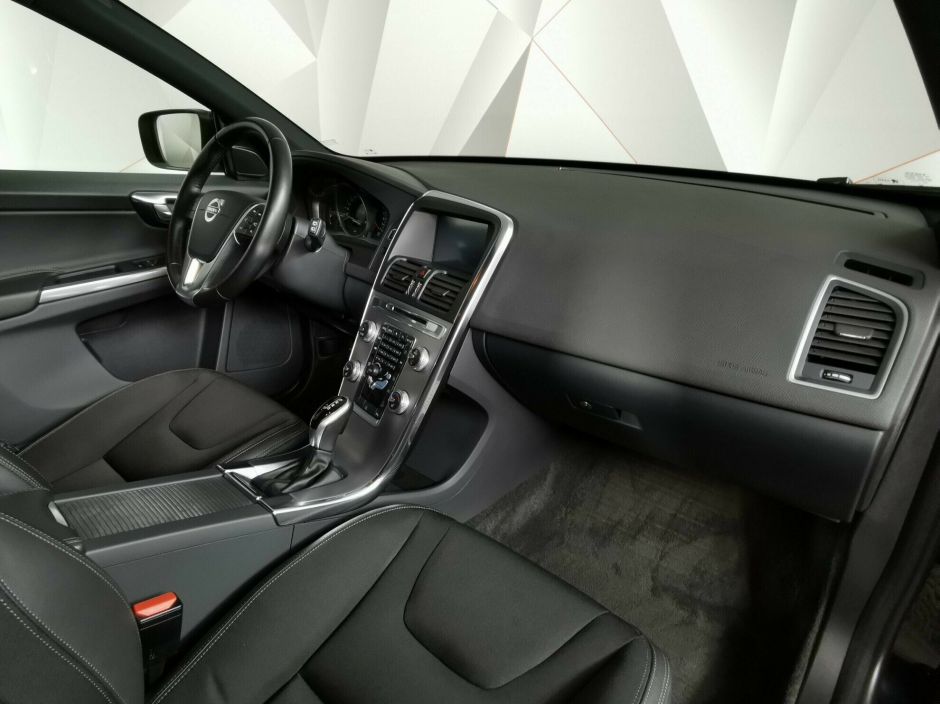 Volvo XC60, 2.0 л, АТ, 2016 фото 9
