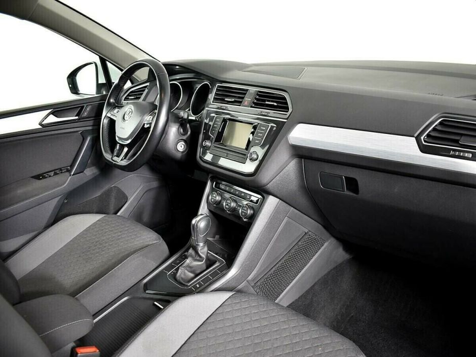Volkswagen Tiguan, 1.4 л, Робот, 2017 фото 2