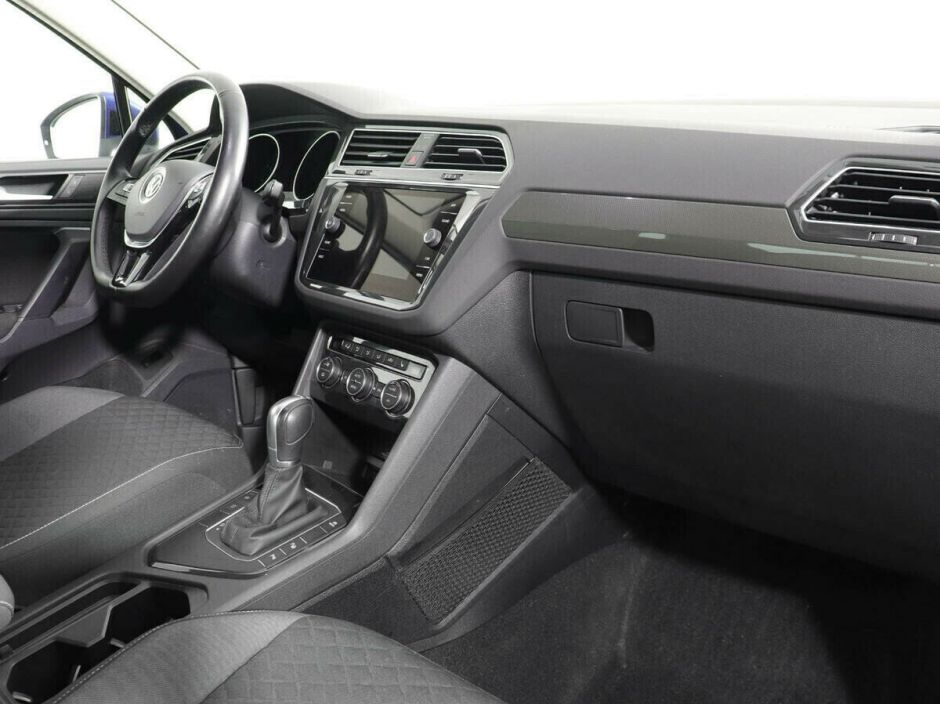 Volkswagen Tiguan, 2.0 л, Робот, 2018 фото 9