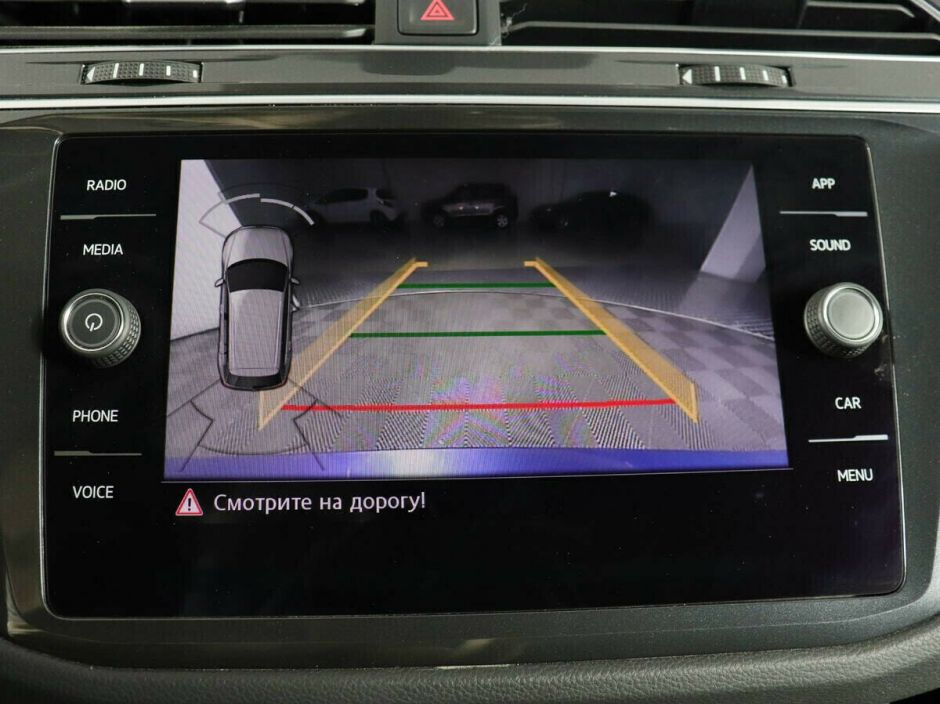 Volkswagen Tiguan, 2.0 л, Робот, 2018 фото 2