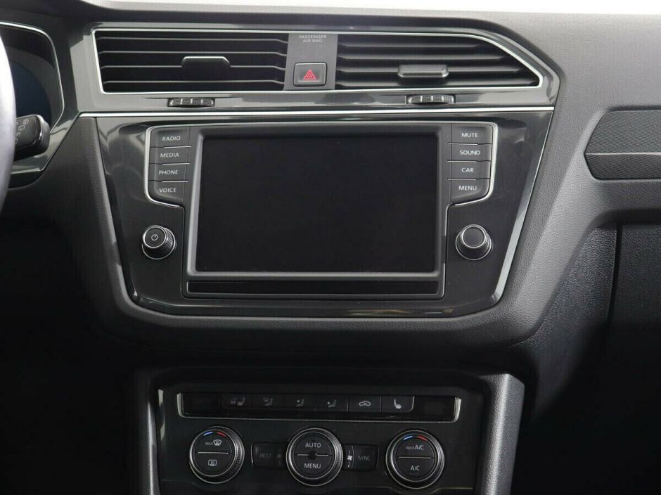 Volkswagen Tiguan, 2.0 л, Робот, 2018 фото 11
