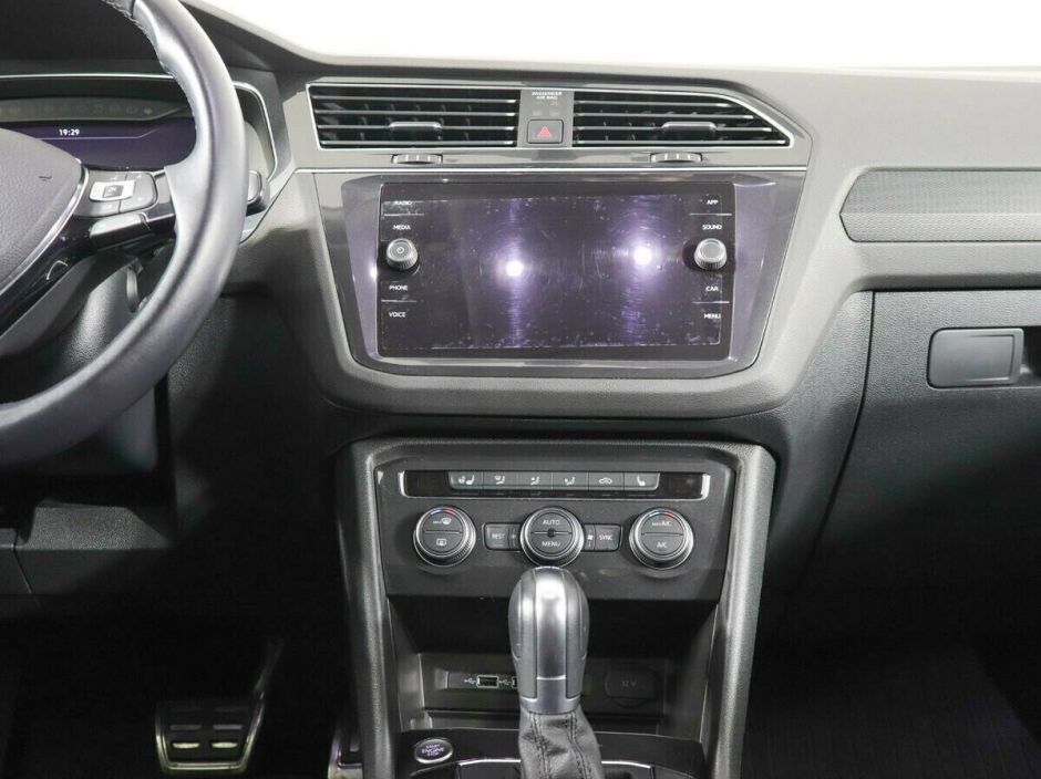 Volkswagen Tiguan, 1.5 л, Робот, 2018 фото 2