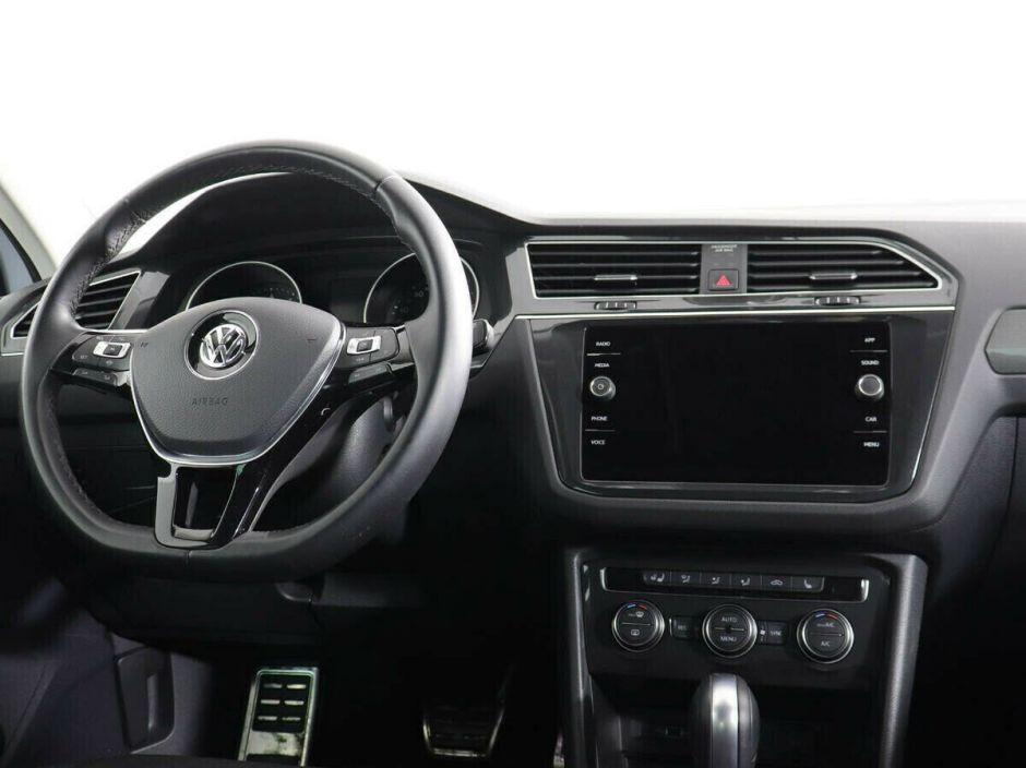 Volkswagen Tiguan, 1.5 л, Робот, 2019 фото 9