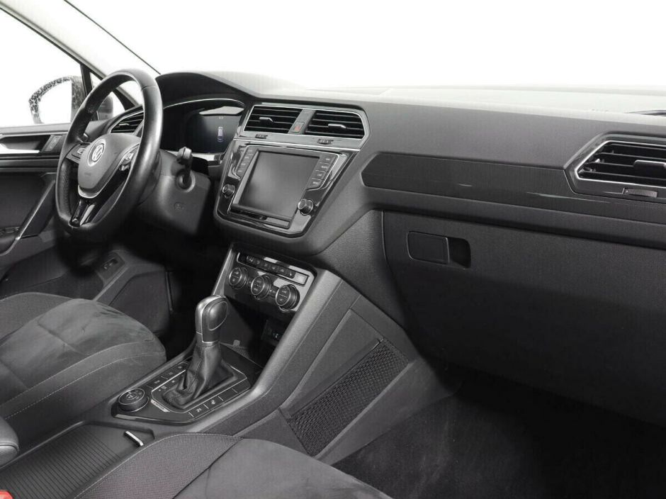 Volkswagen Tiguan, 2.0 л, Робот, 2018 фото 7